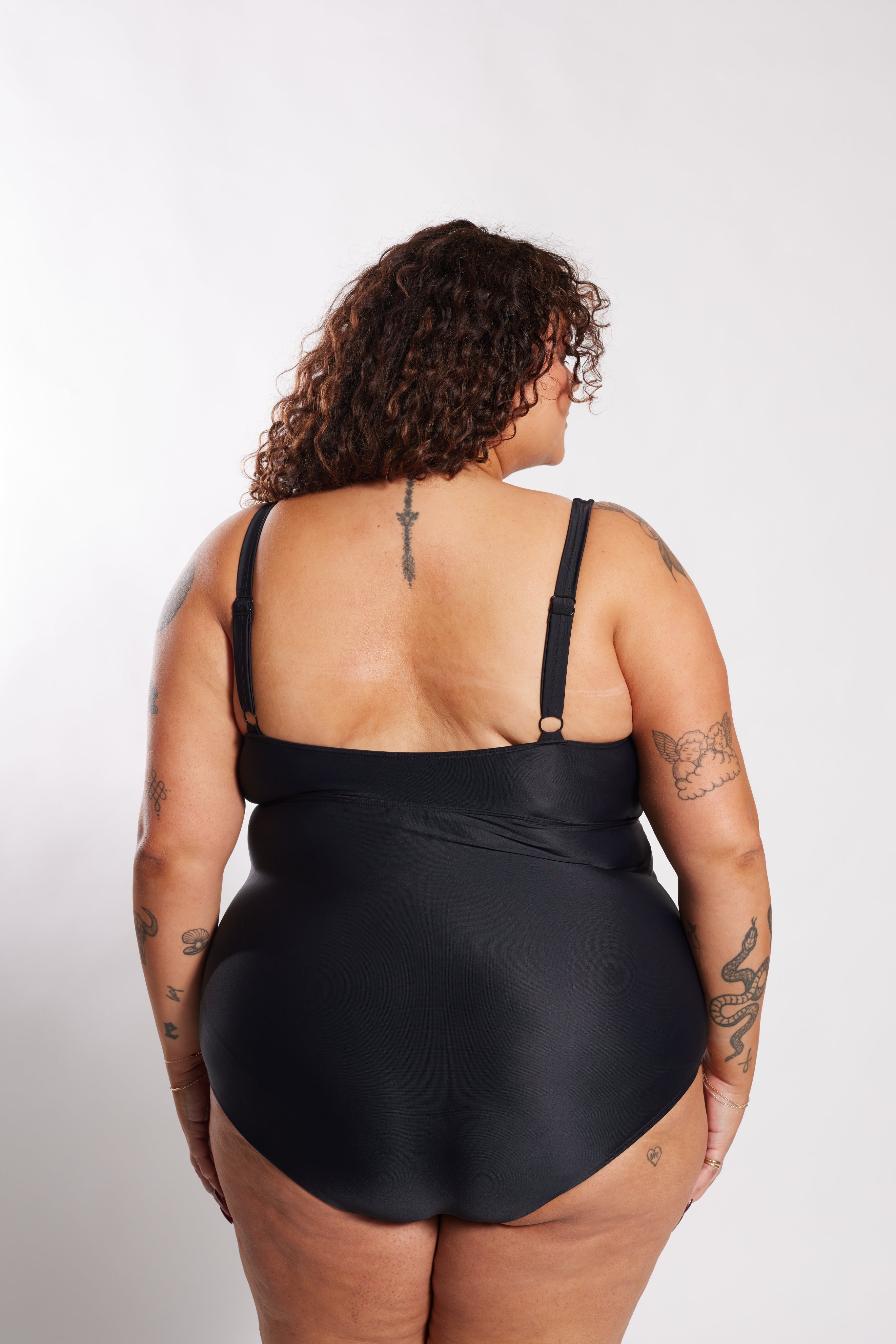 Gwen One Piece Curve - Black on Black