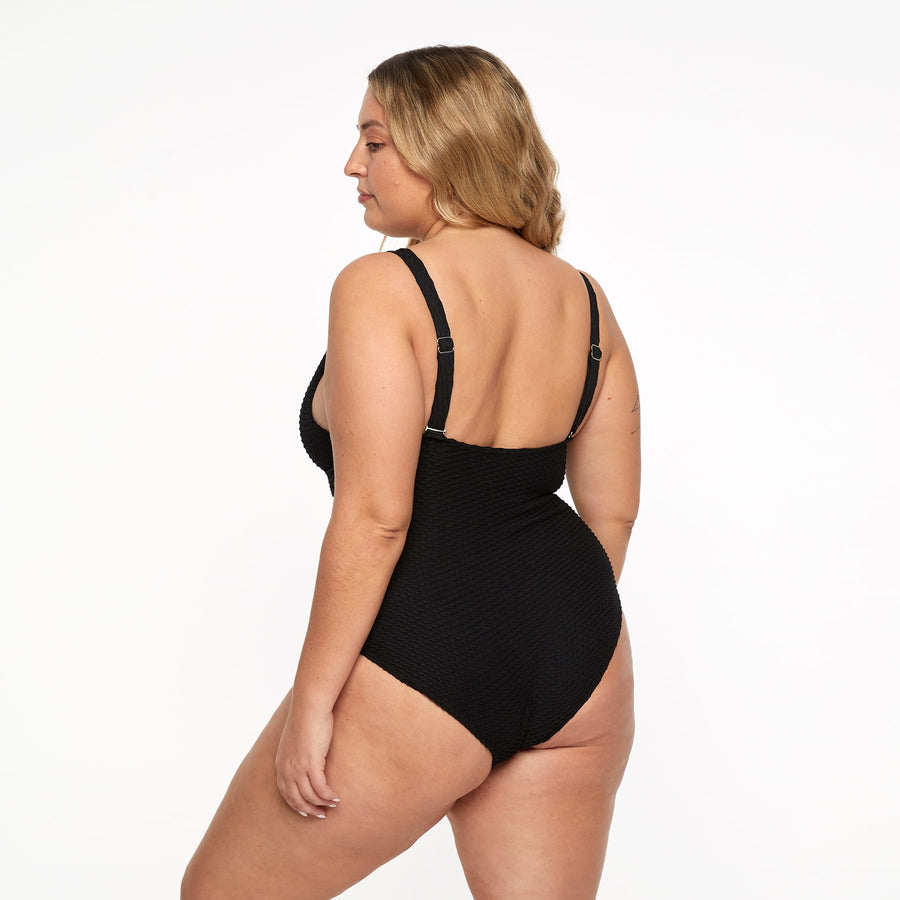 Gwen One Piece - Black Waffle